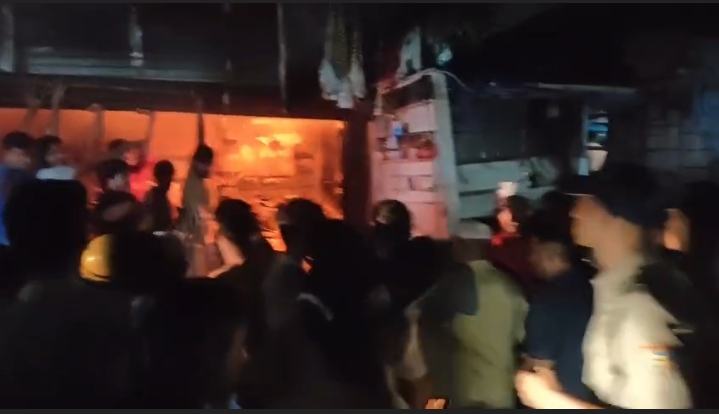 साबिर पाक के सालाना उर्स के दौरान ज्वेलरी की दुकानों में अचानक भीषण आग लग गई,