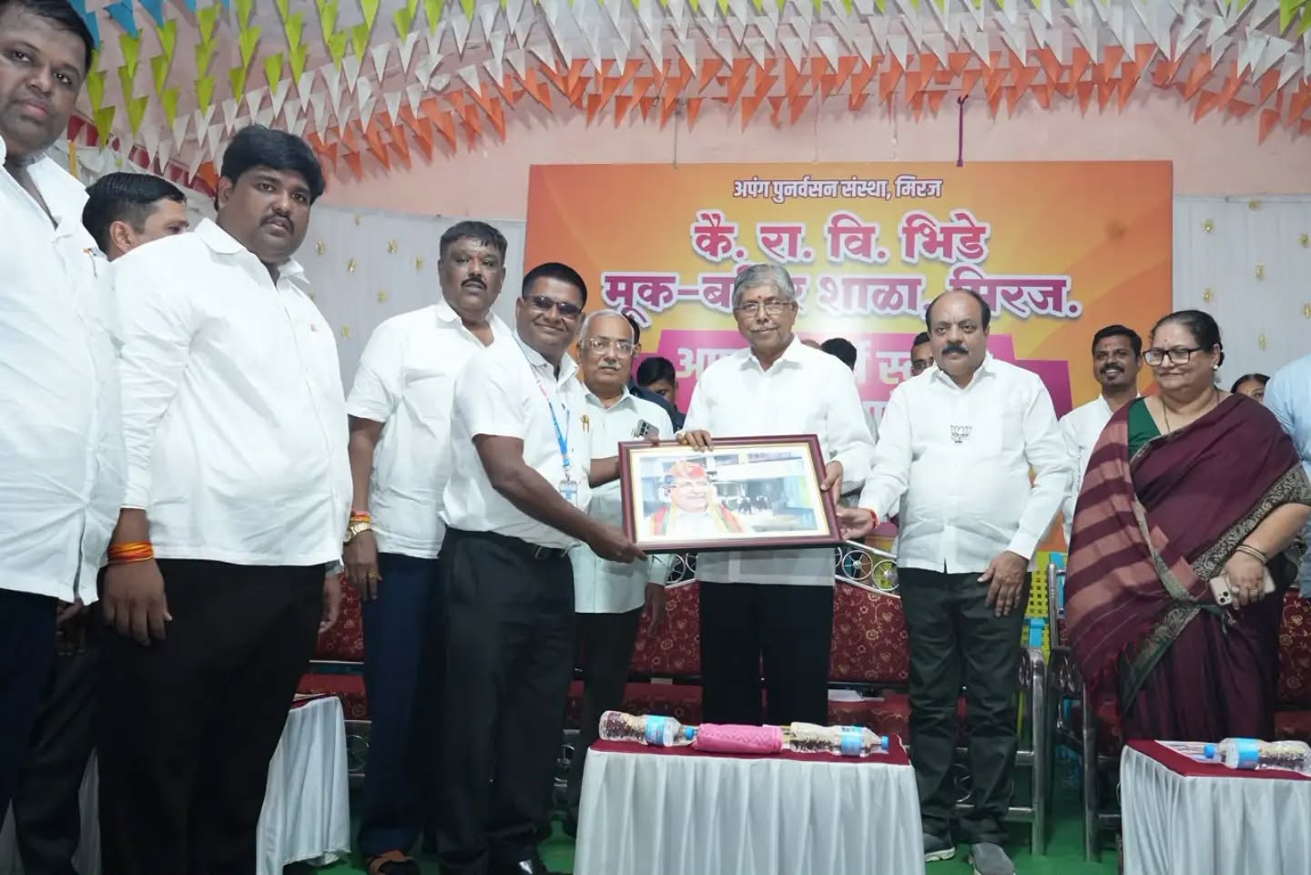 स्व. रा. वि. भिडे मूक-बधिर विद्यालय में पालकमंत्री चंद्रकांत पाटील की सदिच्छा भेंट